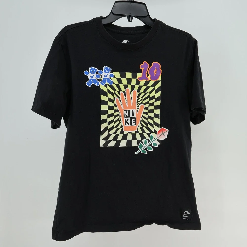 Nike The Nike Tee Black Graphic T-Shirt Artist in Residence Machine Medium‎